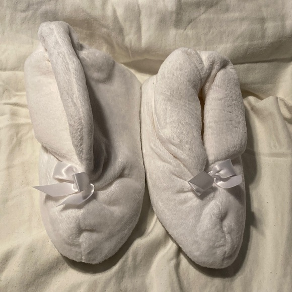 Shoes - Cozy White Slippers with Bow
